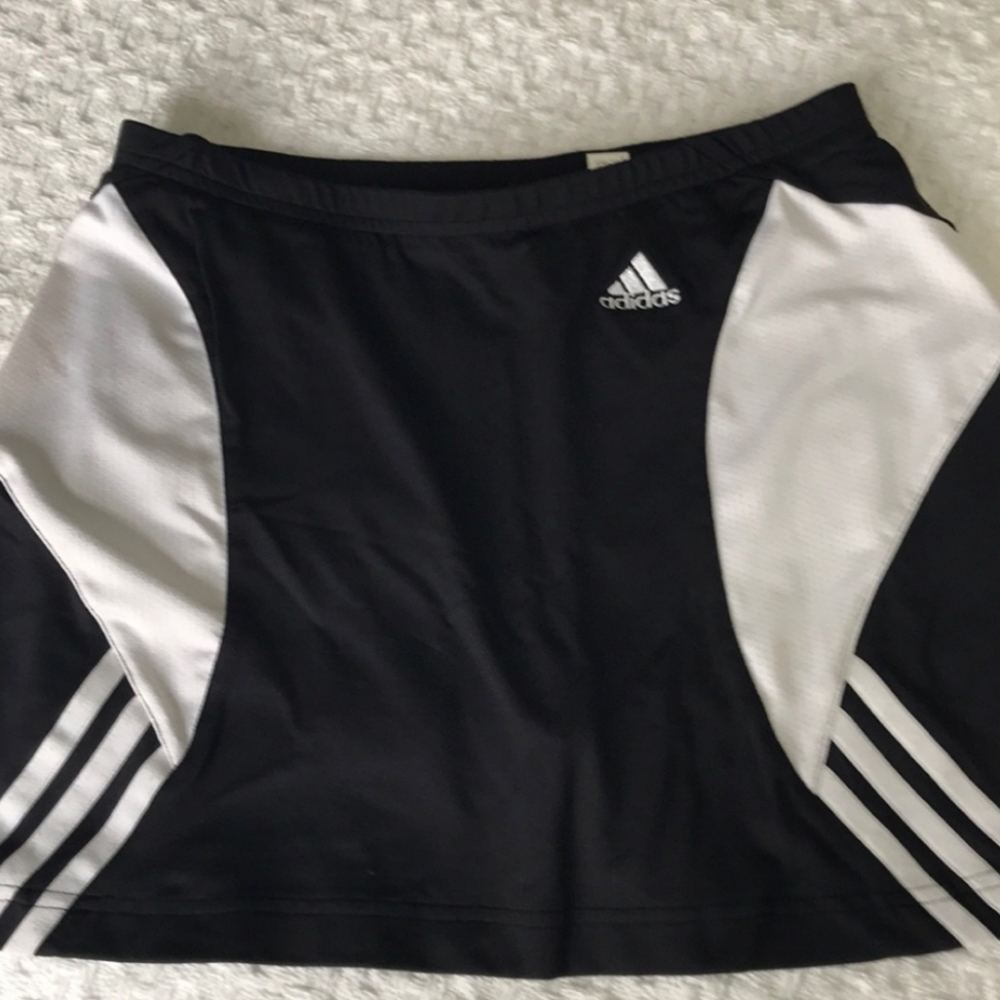 Adidas black and white skort size small